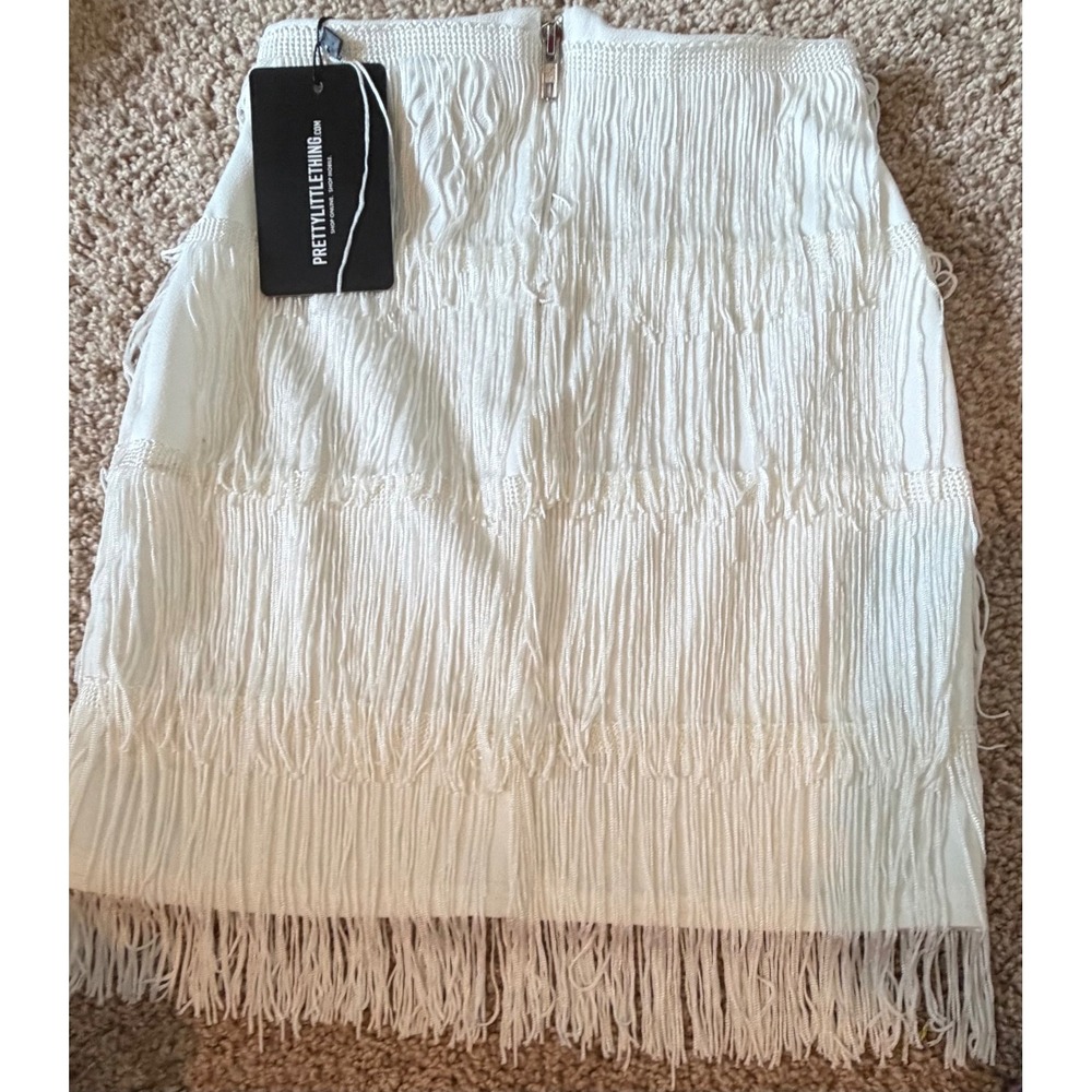 PrettyLittleThing White Tiered Fringe Mini Skirt CLX3248 Size 0 Festival Party - Picture 2 of 3